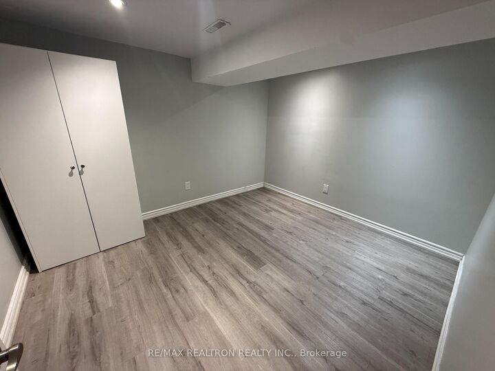 Property Photo:  401 Crawford Street Bsmt  ON M6J 2W1 