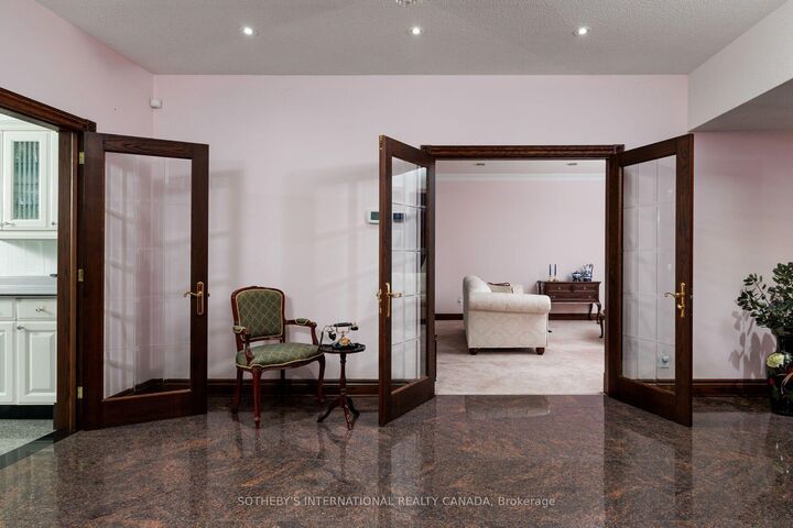Property Photo:  47 Great Oak Drive  ON M9A 1N3 