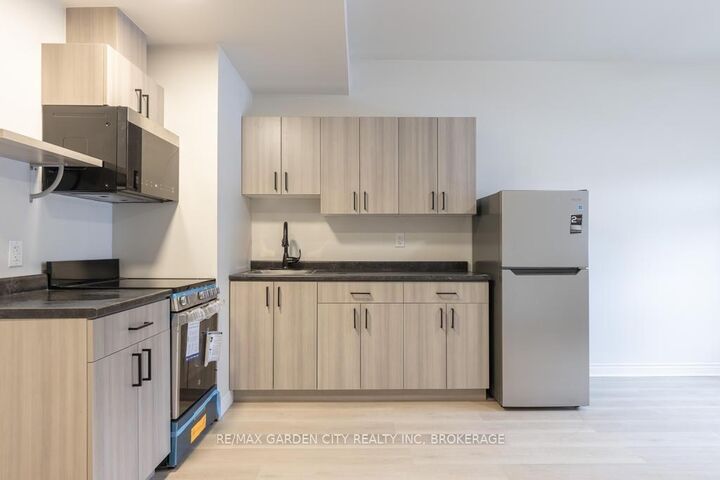 Property Photo:  54 Front Street S  ON L2V 1X1 