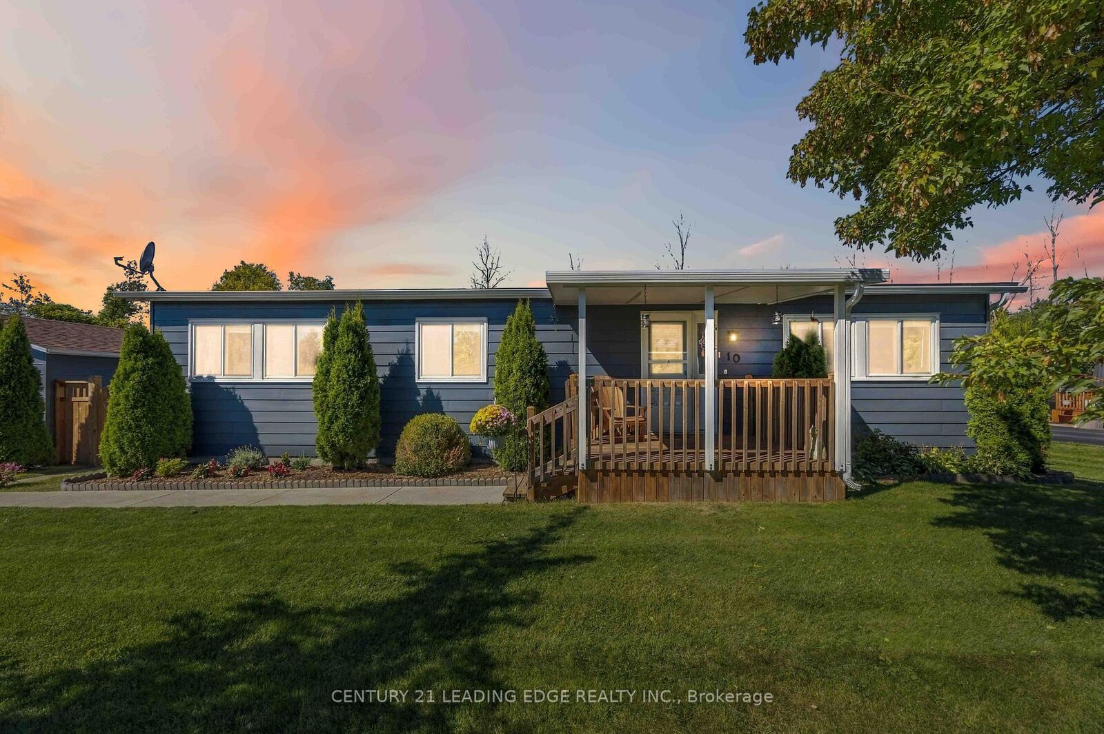 Property Photo:  10 Hummingbird Circle  ON L0E 1R0 