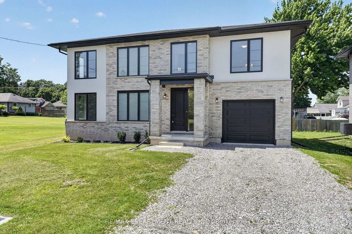 Property Photo:  203 Park Street  ON L0S 1N0 