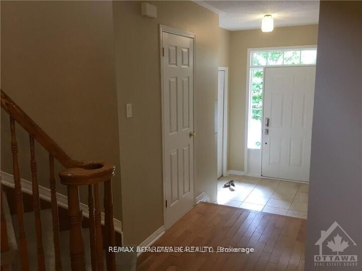 Property Photo:  112 Gatespark Private Private E  ON K2T 1L1 