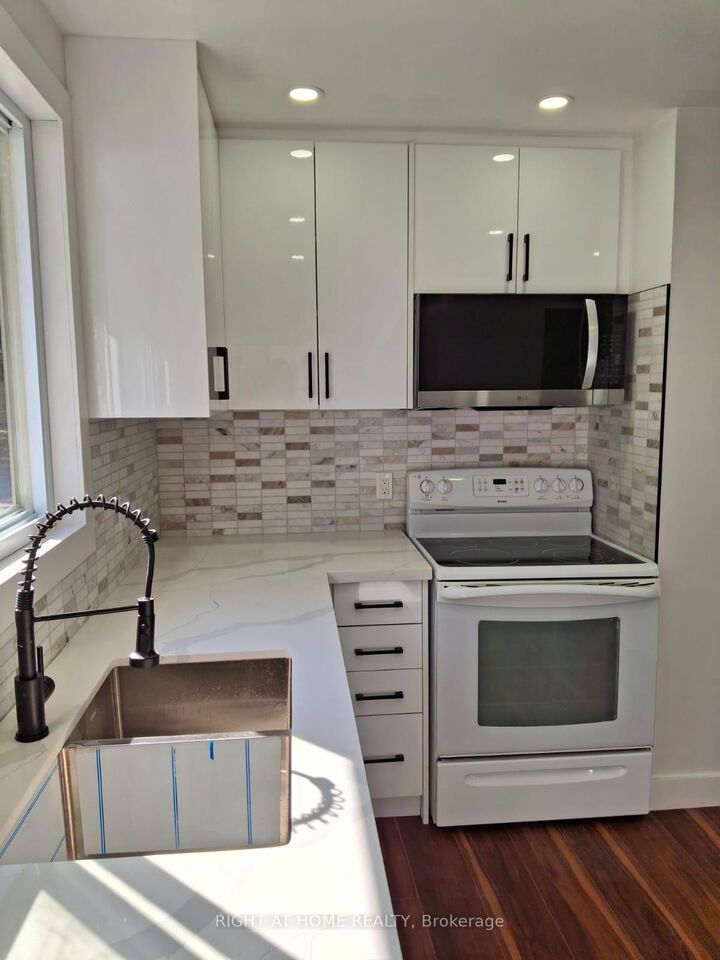 Property Photo:  61 Wilkins Street  ON K8V 3M6 
