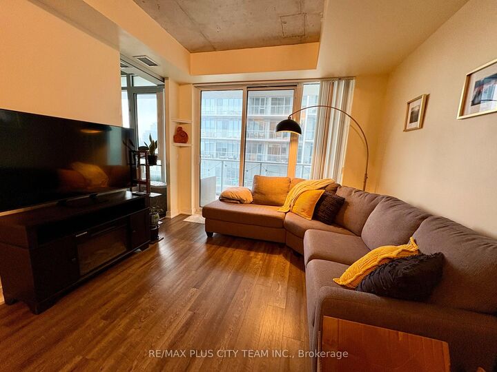Property Photo:  25 Baseball Place 608  ON M4M 0E7 