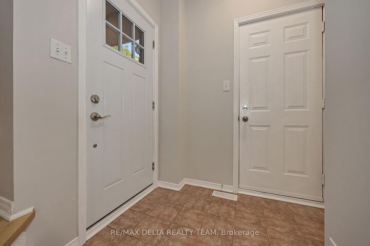 Photo de la propriété:  858 Como Crescent  ON K4A 3Z9 
