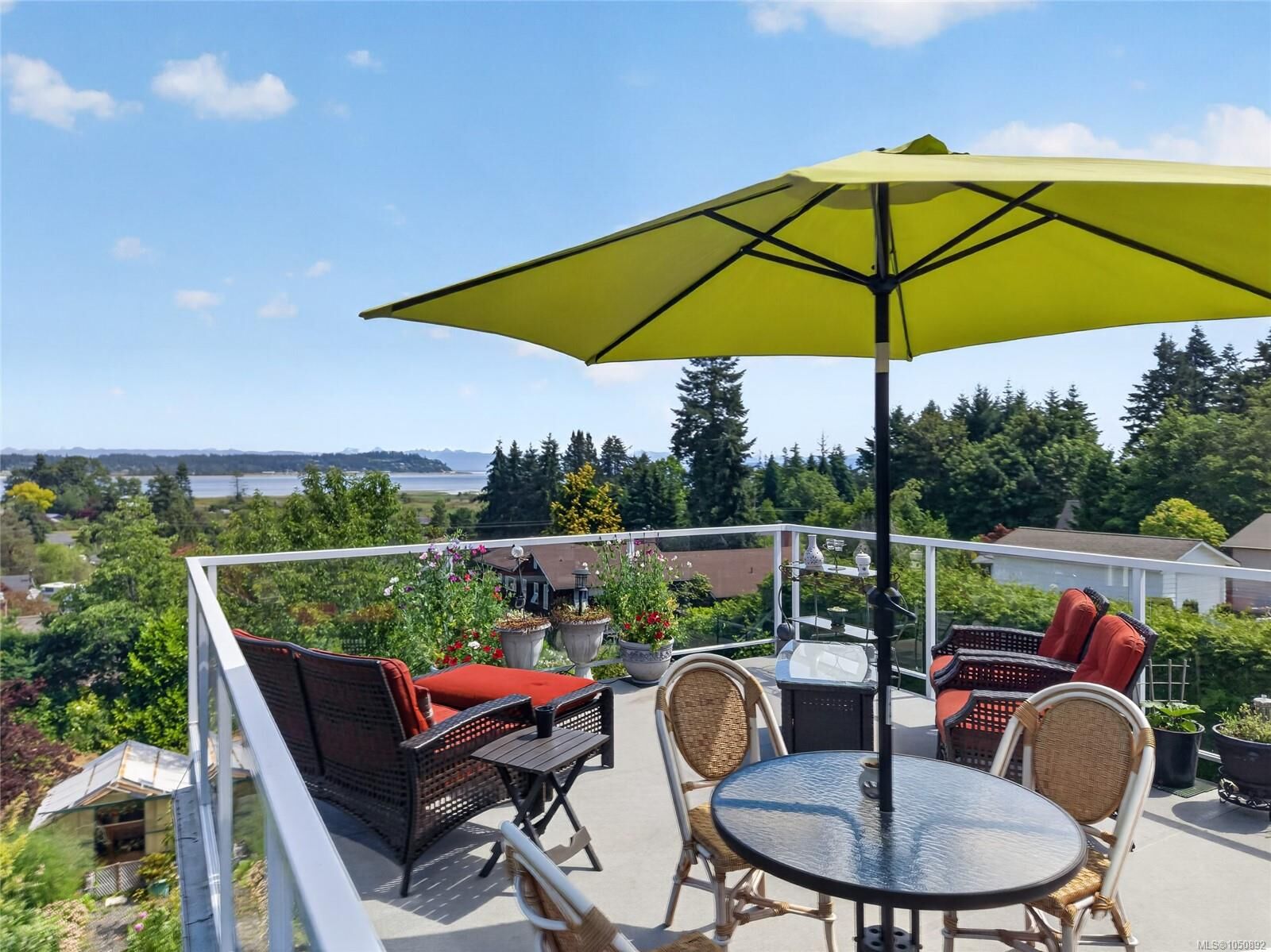 Property Photo: 3798 Laurel Dr BC V0R 2V0