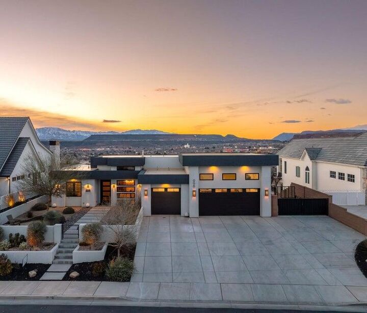 Property Photo: 998 S Willow Breeze Ln UT 84790