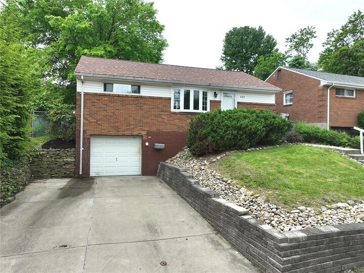 Property Photo: 433 Ridgemont Dr PA 15220