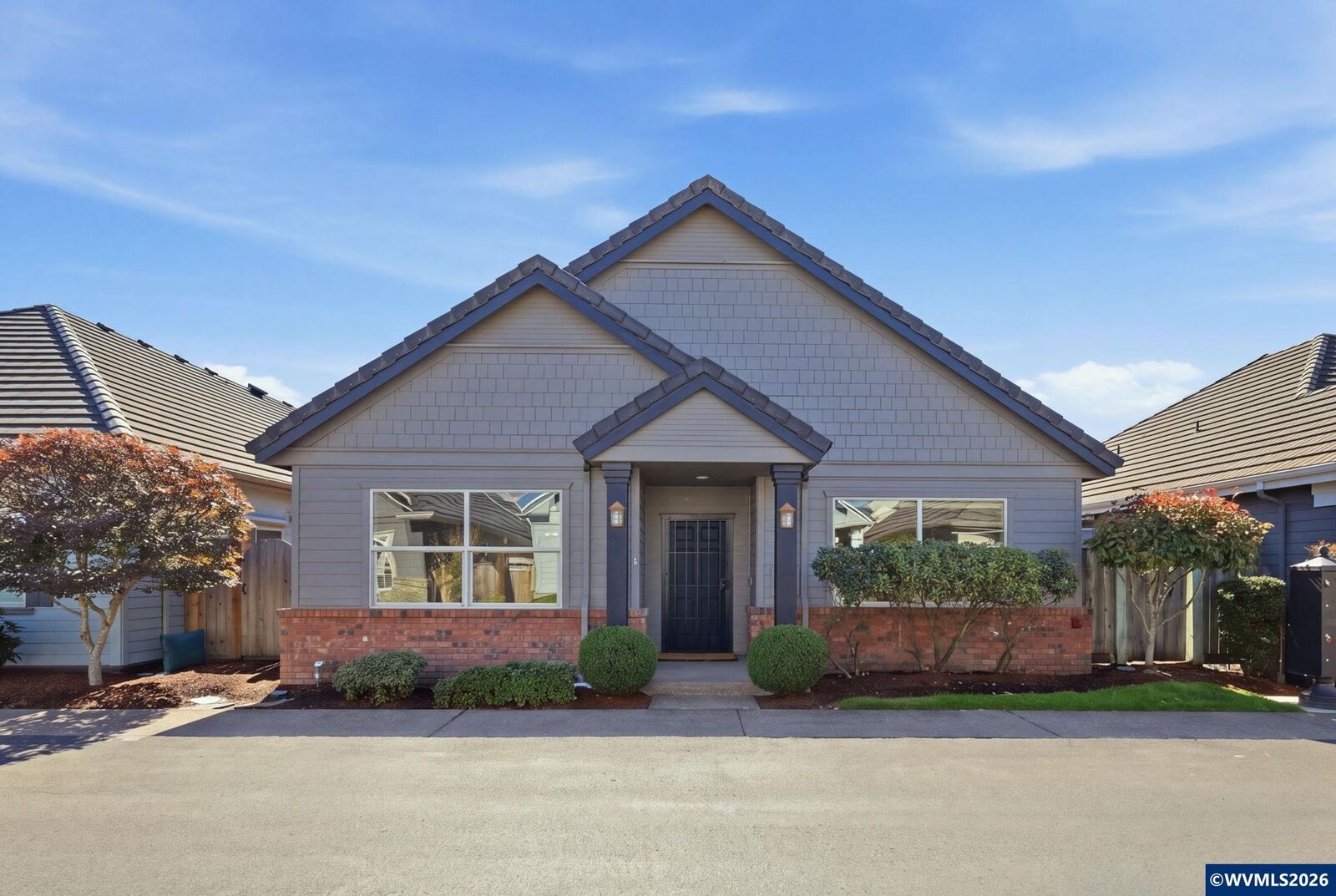 Property Photo:  2030 Lakeland Wy  OR 97408 