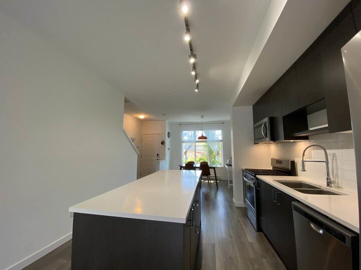 Property Photo:  16678 25 Avenue 37  BC V3Z 0Z2 