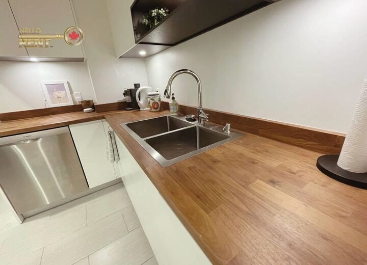 Property Photo:  4390 Gallant Avenue 103  BC V7G 1L2 