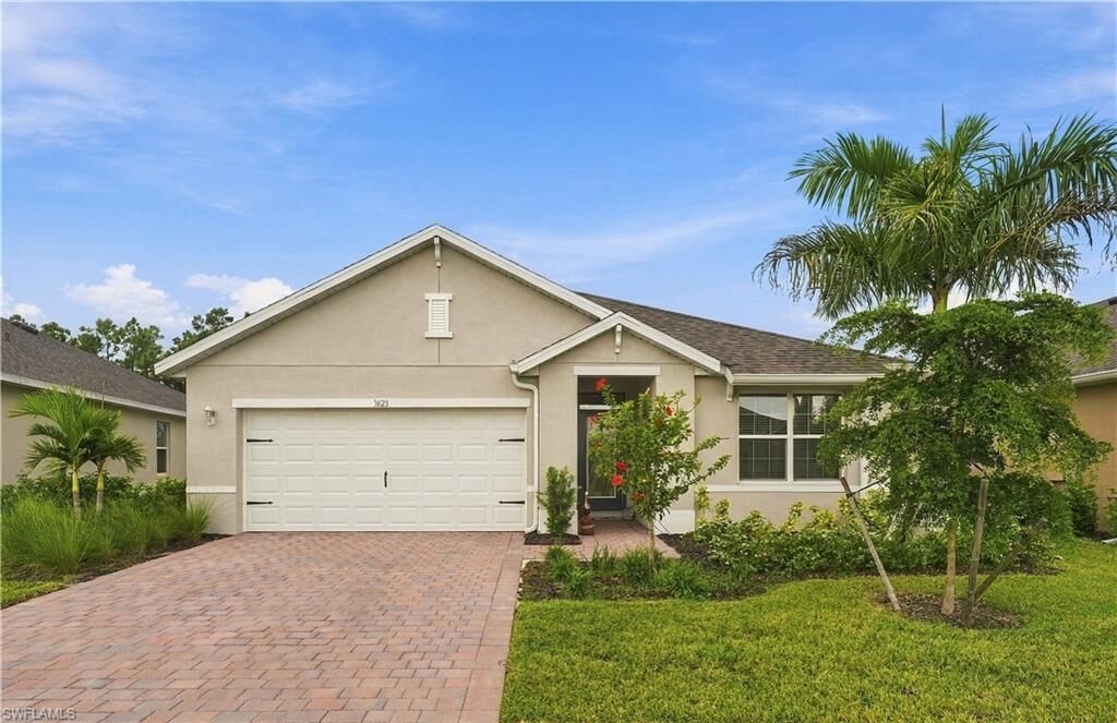 Property Photo: 3623 Rollingwater Way FL 33917