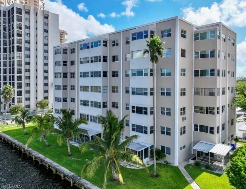 Property Photo: 1900 Clifford St 204 FL 33901