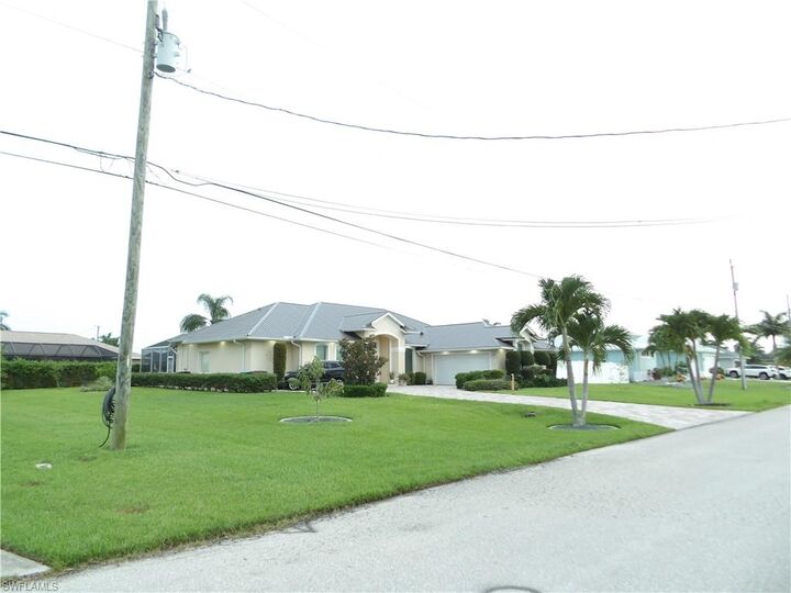 Property Photo: 2820 SW 31st Ln FL 33914
