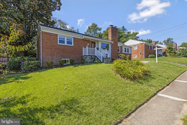 Property Photo: 5906 1st Street N VA 22203