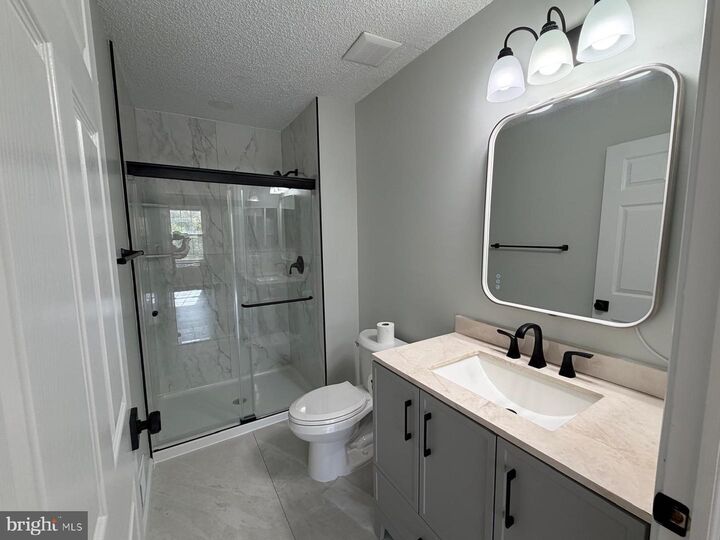 Property Photo:  20 Kite Court  NJ 08648 