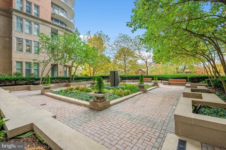 Property Photo:  8220 Crestwood Drive 908  VA 22102 