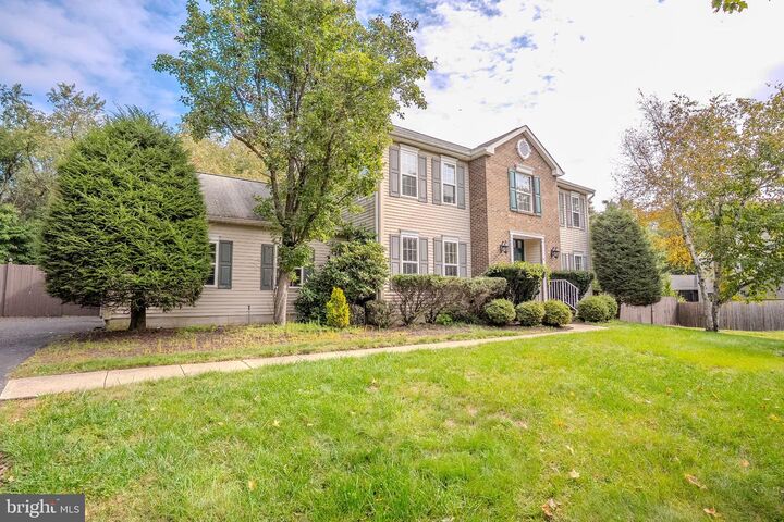 Property Photo:  6 Fountain Drive  NJ 08873 
