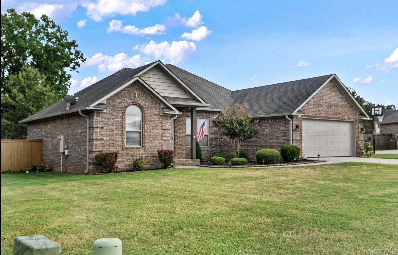 Property Photo:  1229 Windsor Court  AR 72076 