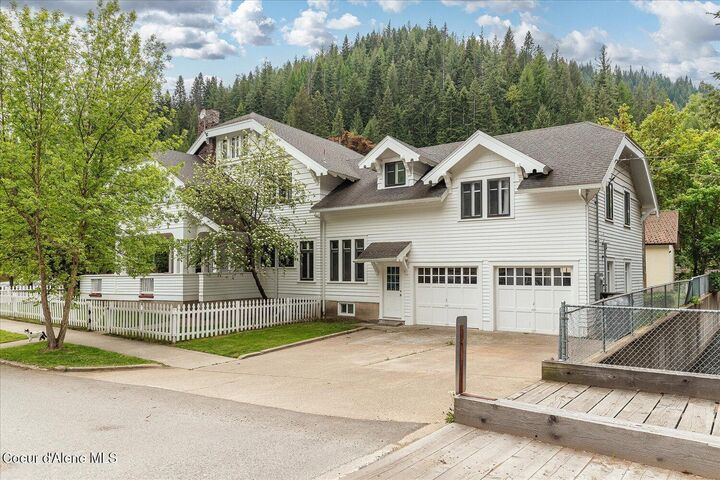 Property Photo:  504 First St  ID 83873 