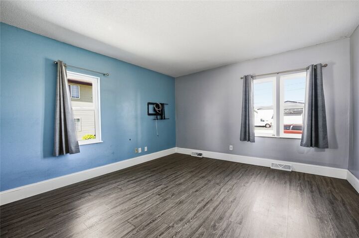 Property Photo:  2923 5th Avenue  IA 52302 