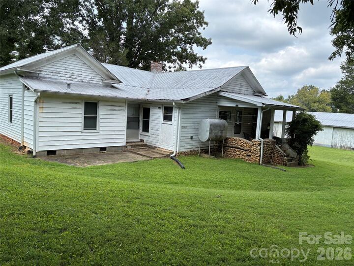 Property Photo:  6144 Hudlow Road  NC 28167 