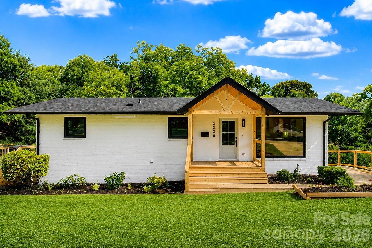 Property Photo:  3320 Winterfield Place  NC 28205 