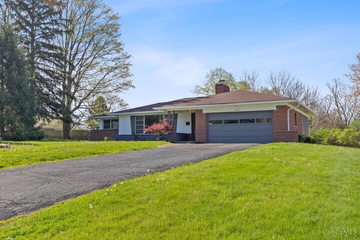 Property Photo: 6001 Belleview Avenue OH 45242