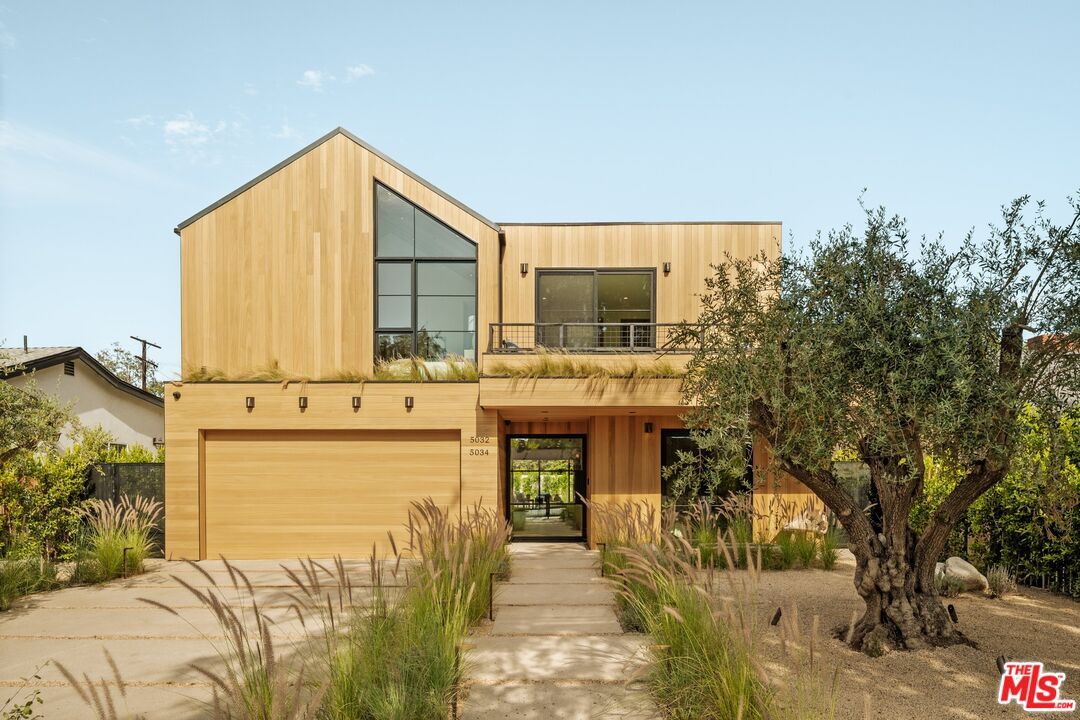 Property Photo: 5034 Varna Ave CA 91423