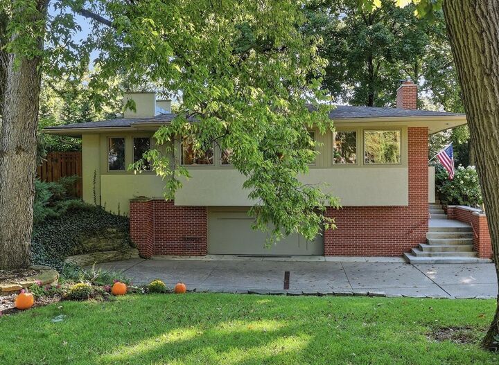 Property Photo:  1860 Bluff Avenue  OH 43212 