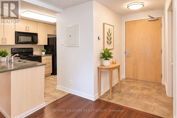 Property Photo:  200 Lett Street 302  ON K1R 0A7 