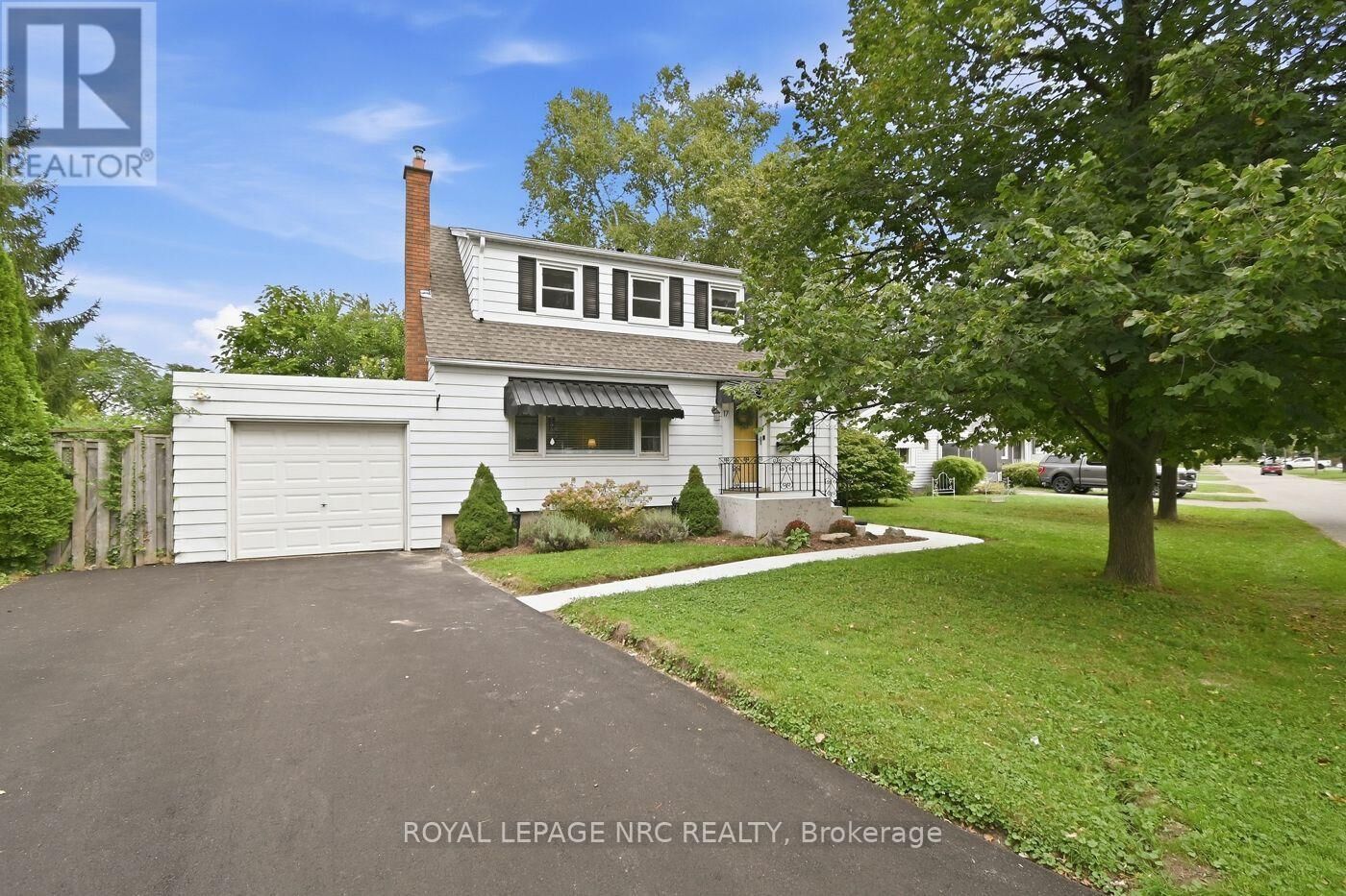 Property Photo:  17 Winston Road  ON L2M 4R1 