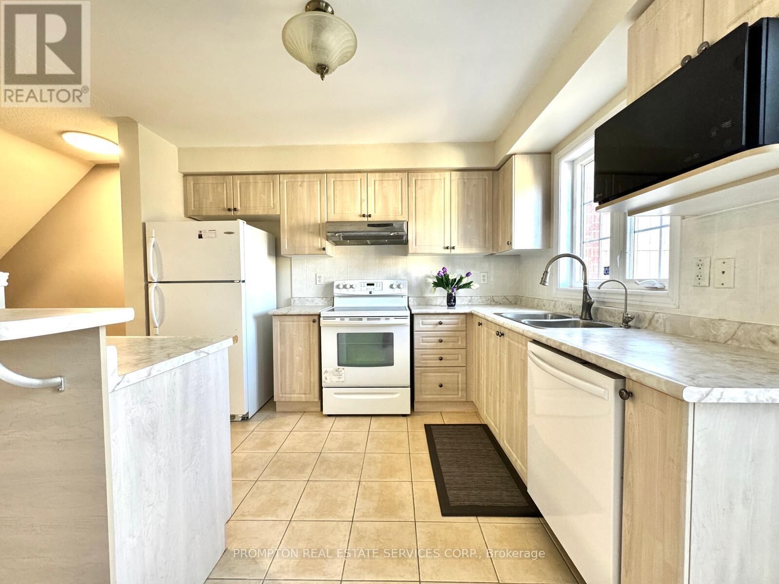 Property Photo: 2516 Bur Oak Avenue ON L6B 1H2
