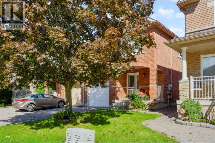 Property Photo:  5549 Katy Gate  ON L5M 7M9 