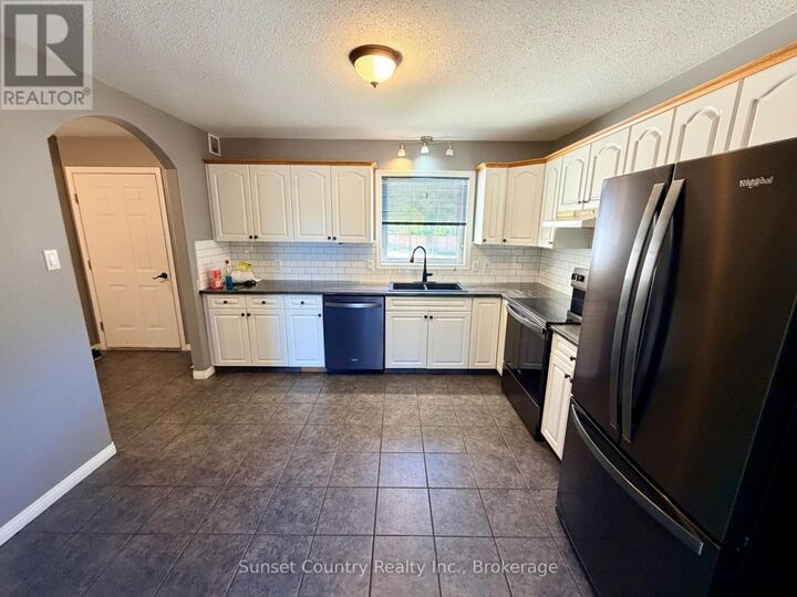 Property Photo:  86 McMillan Avenue  ON P8N 3K2 