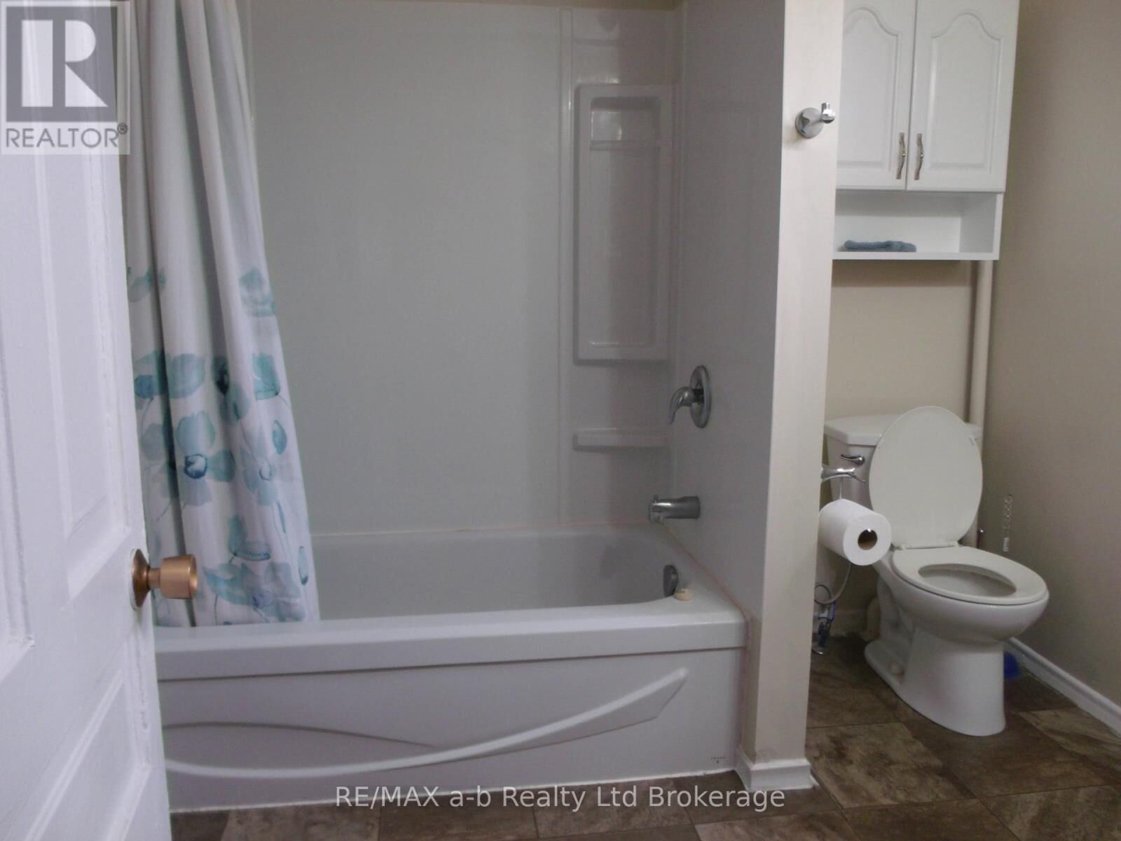 Property Photo:  350 Dundas Street 1  ON N4S 1B4 
