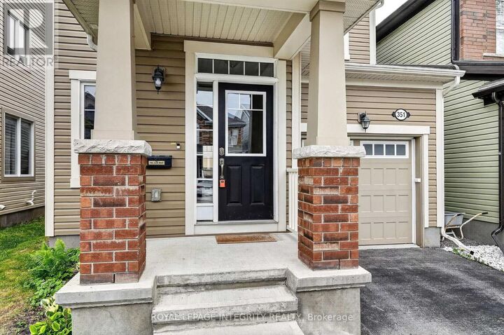 Property Photo:  351 Gallantry Way  ON K2S 0R1 