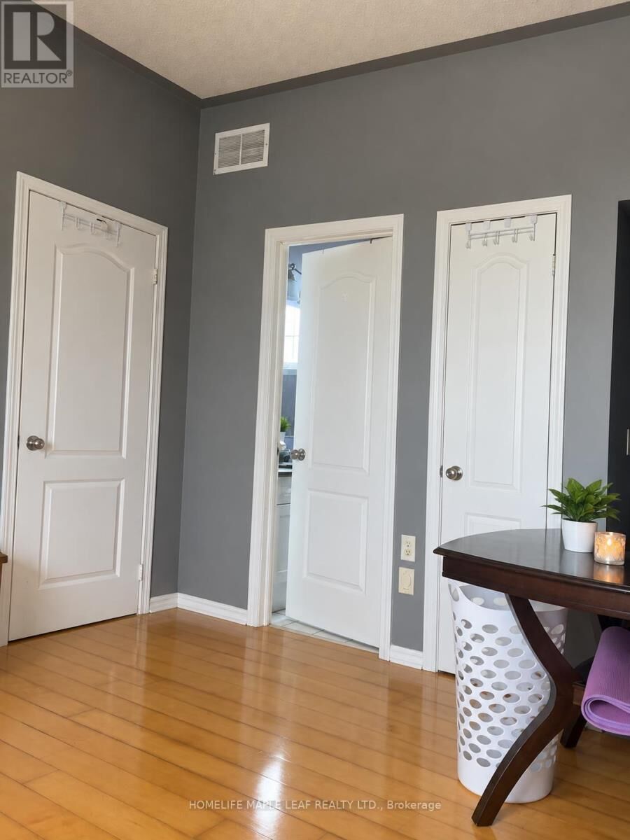 Property Photo:  6 Quincy Place North  ON L6P 1E7 