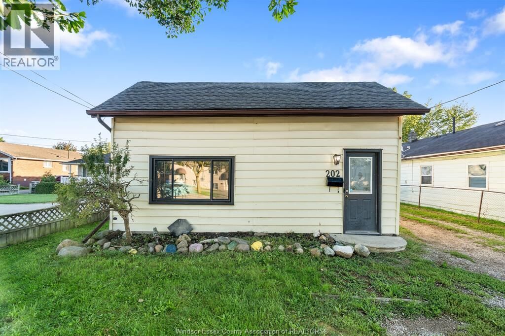 Property Photo:  202 Sandys Street  ON N7L 3P8 