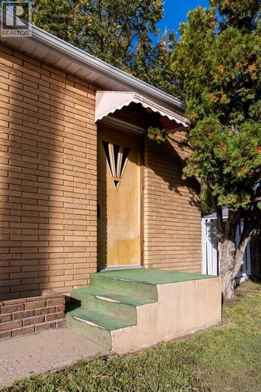 Property Photo: 1114 Bridge Street Southeast AB T1A 1E2