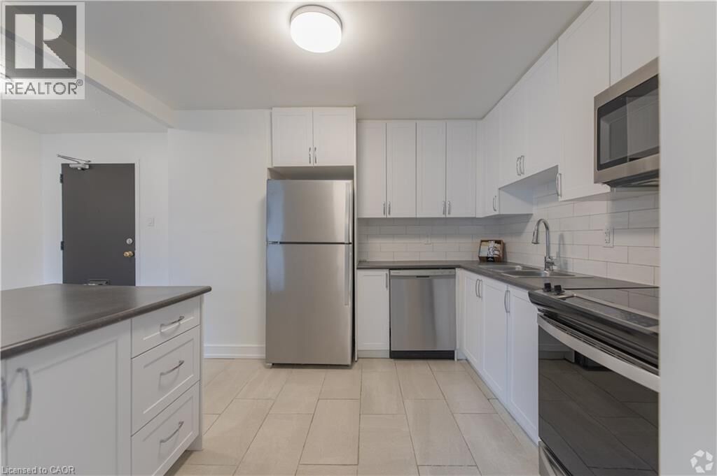 Property Photo:  285 Erb Street West 809  ON N2L 1W4 