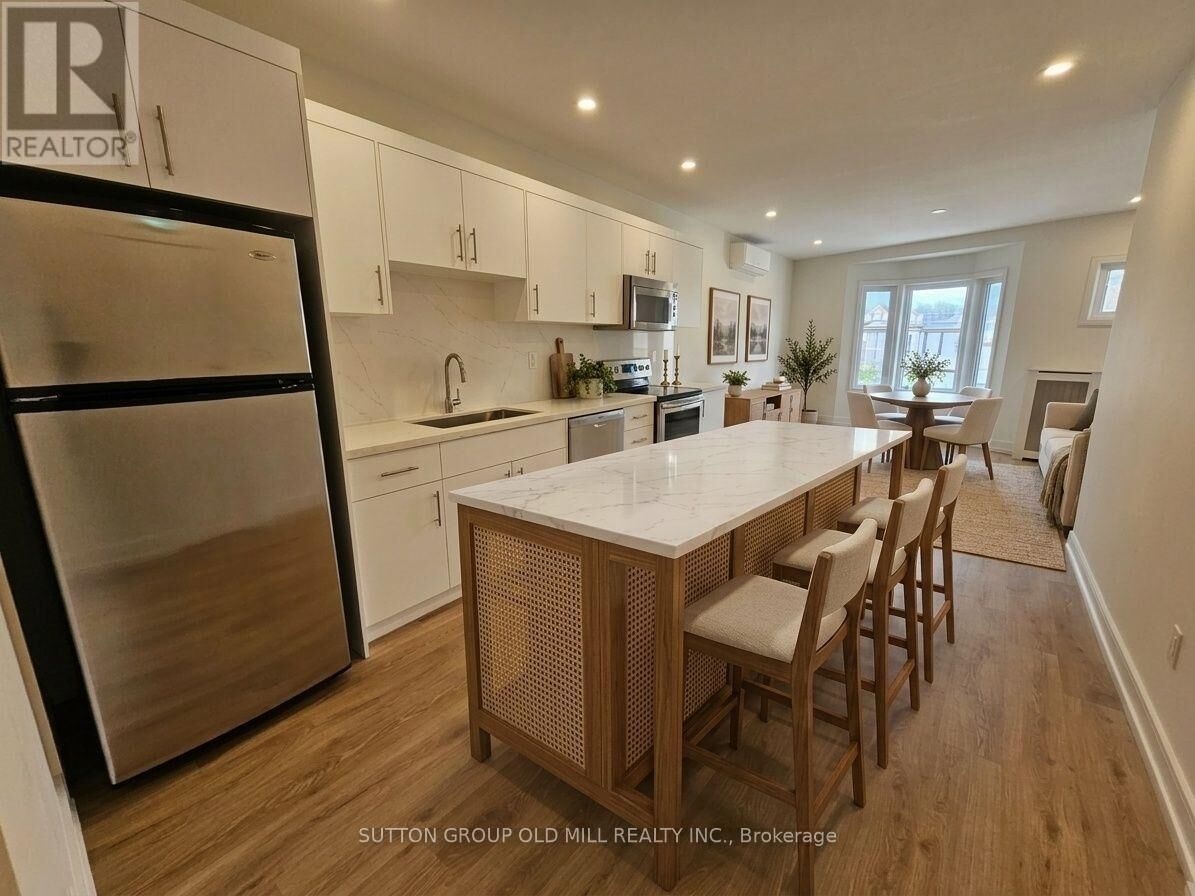 Property Photo:  3293 Dundas Street West 2nd Floor  ON M6P 2A5 