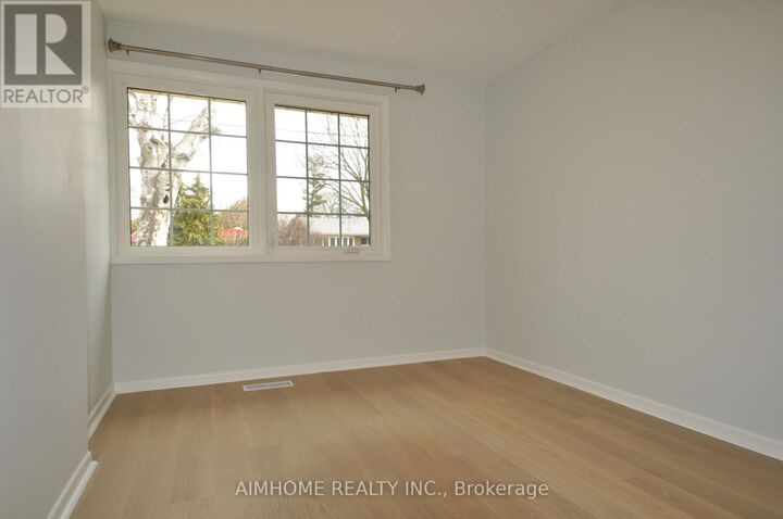 Property Photo:  14 Dukinfield Crescent 2  ON M3A 2S1 