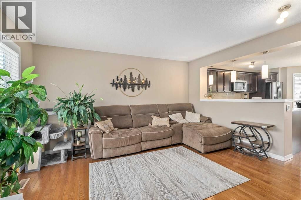 Property Photo:  240 Elgin Meadows Gardens Southeast  AB T2Z 0M4 