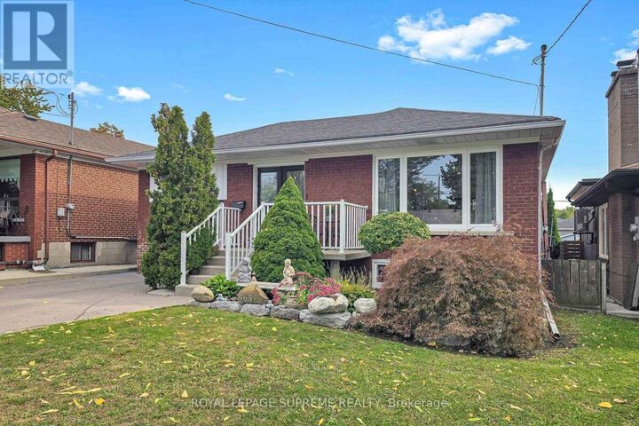 Property Photo: 465 Maple Leaf Drive ON M6L 1R1