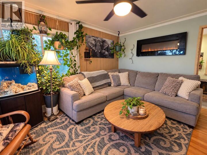 Property Photo:  5122 45 Avenue  AB T0H 3G0 