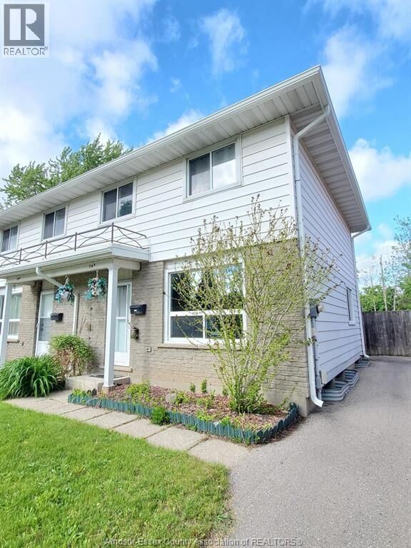 Property Photo:  114 Lillian Drive B  ON N2J 4J9 
