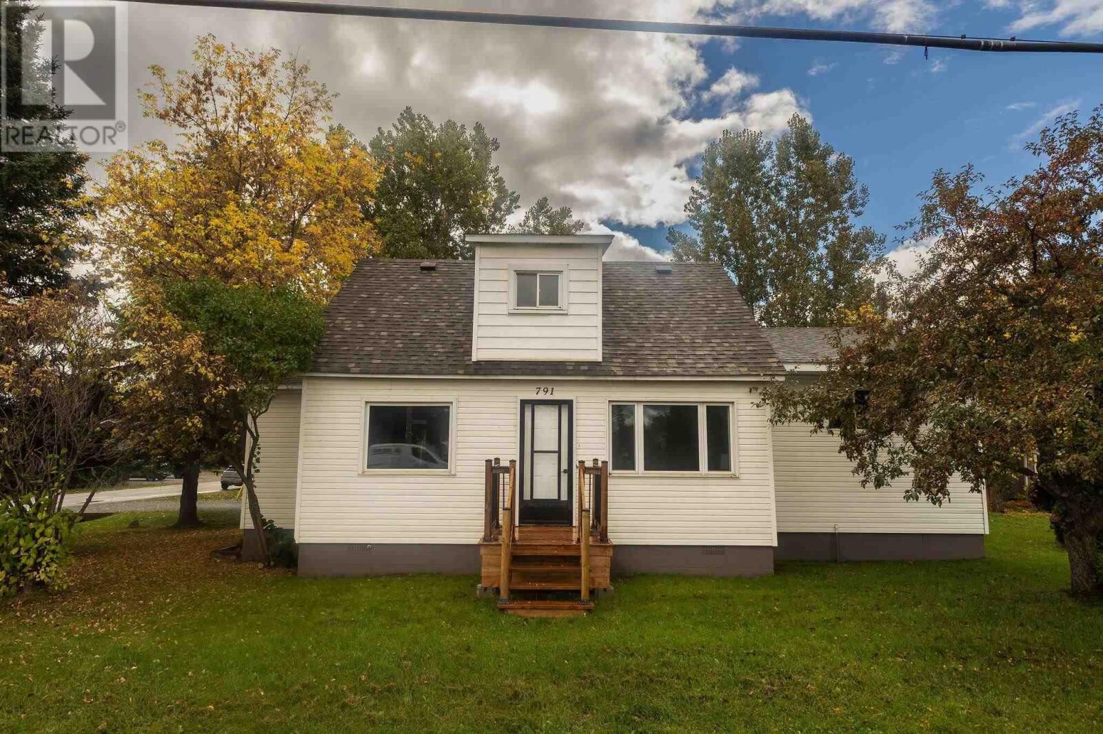 Property Photo:  791 Second Lin W  ON P6C 2L2 