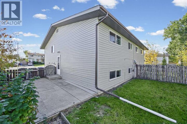Property Photo:  7 Westhill Place  AB T0M 0W0 