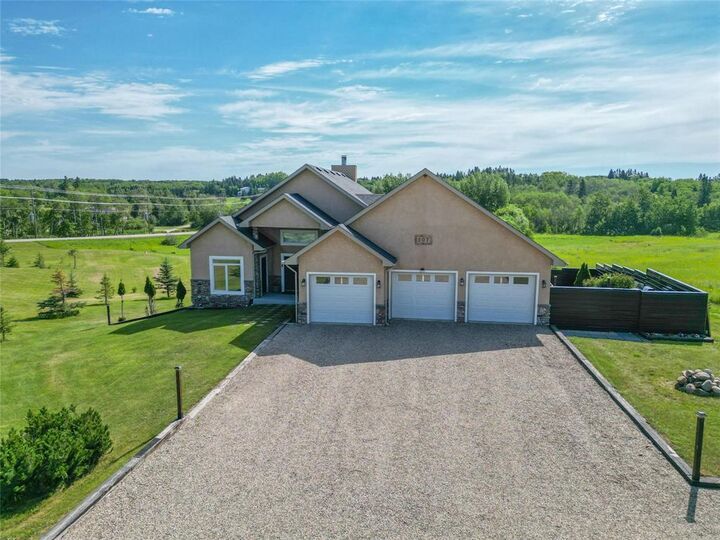 Property Photo:  207 Burnett Road North  MB R0J 1N0 